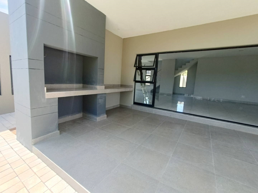 3 Bedroom Property for Sale in Eldoraigne Gauteng