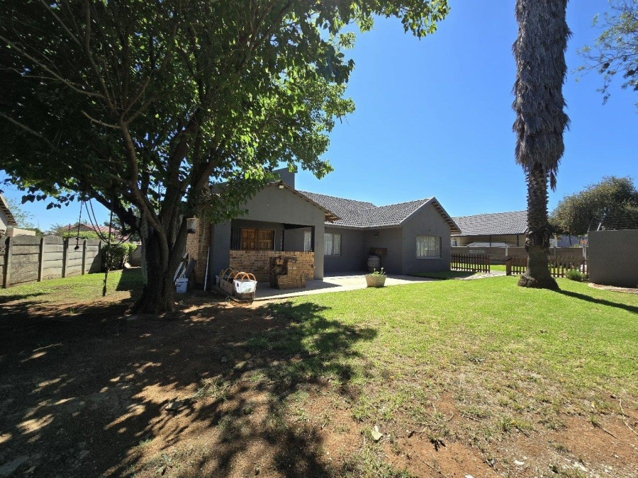 3 Bedroom Property for Sale in General Albertspark Gauteng