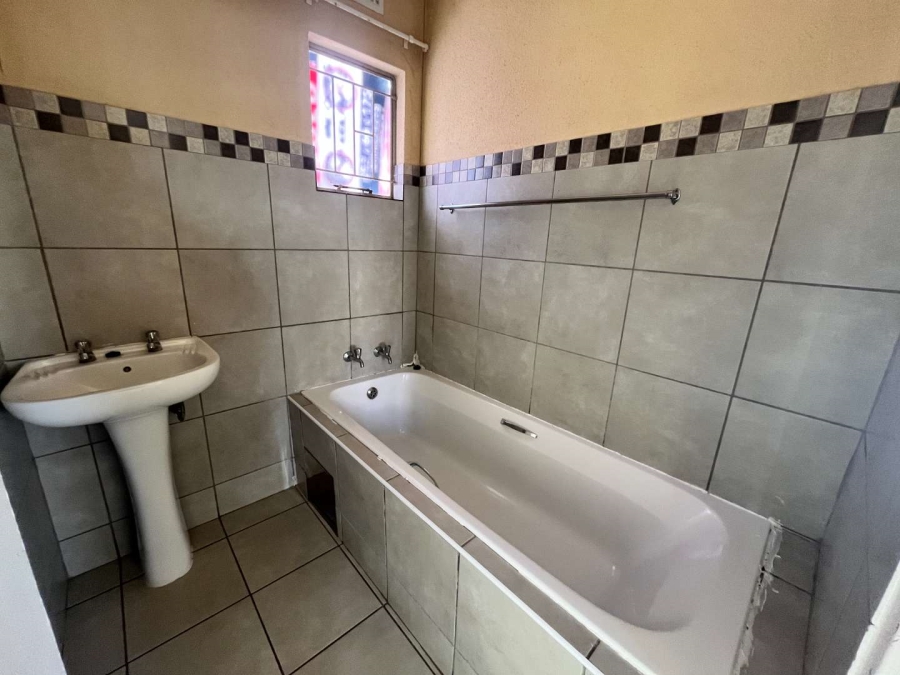 3 Bedroom Property for Sale in Albertsdal Gauteng