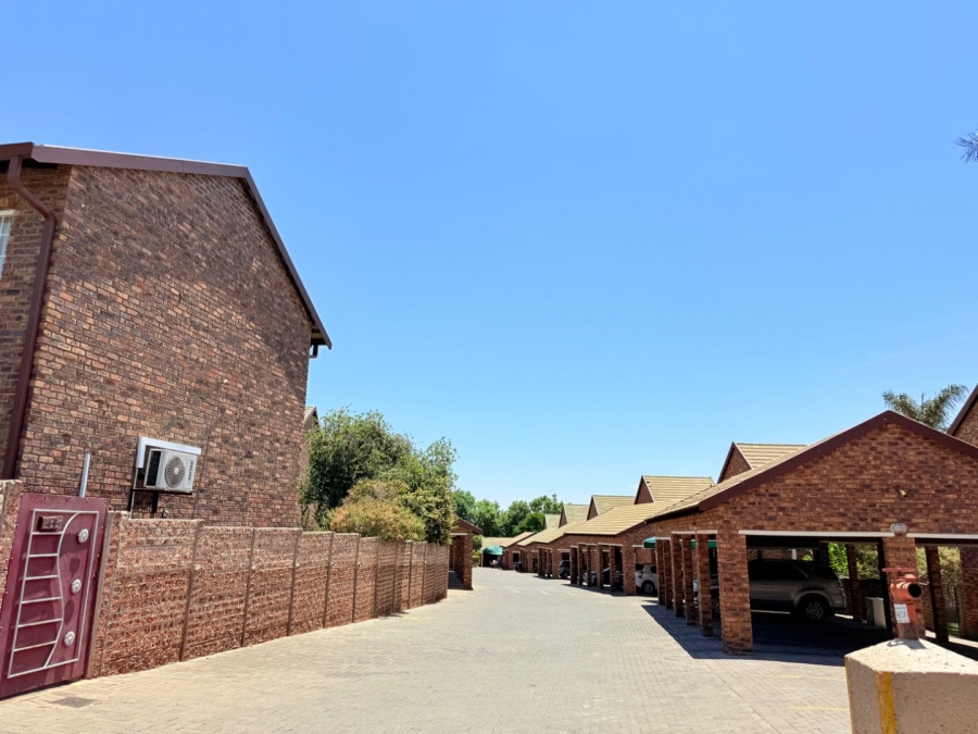 3 Bedroom Property for Sale in Noordwyk Gauteng