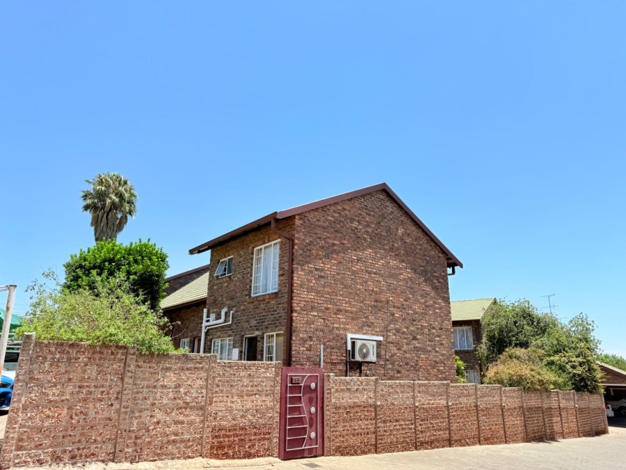 3 Bedroom Property for Sale in Noordwyk Gauteng