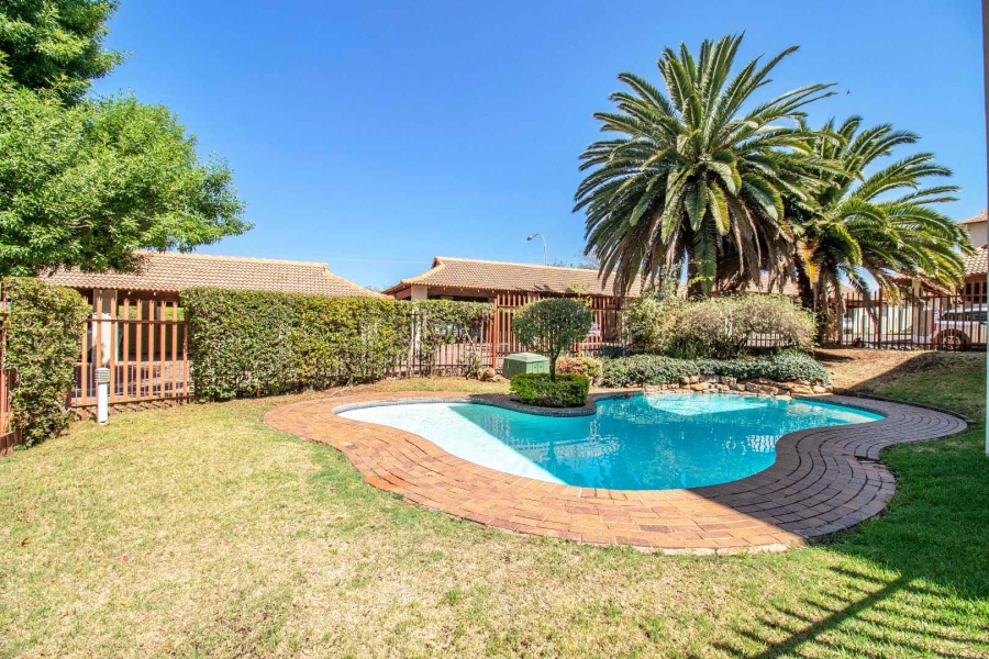 1 Bedroom Property for Sale in Broadacres Gauteng