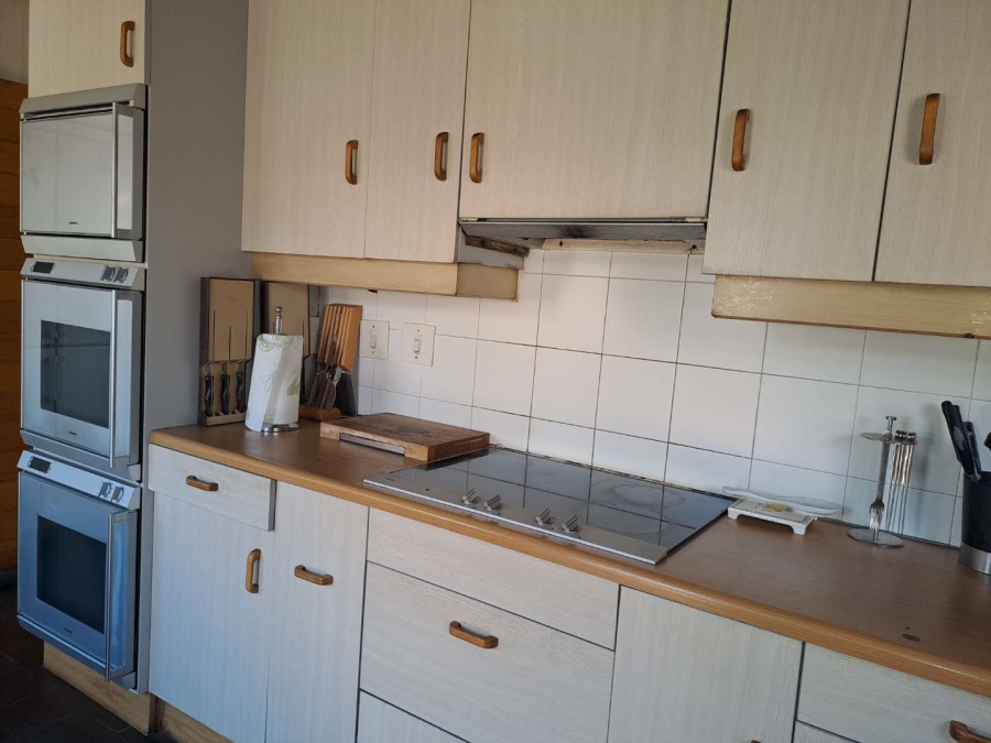 5 Bedroom Property for Sale in Orchards Gauteng