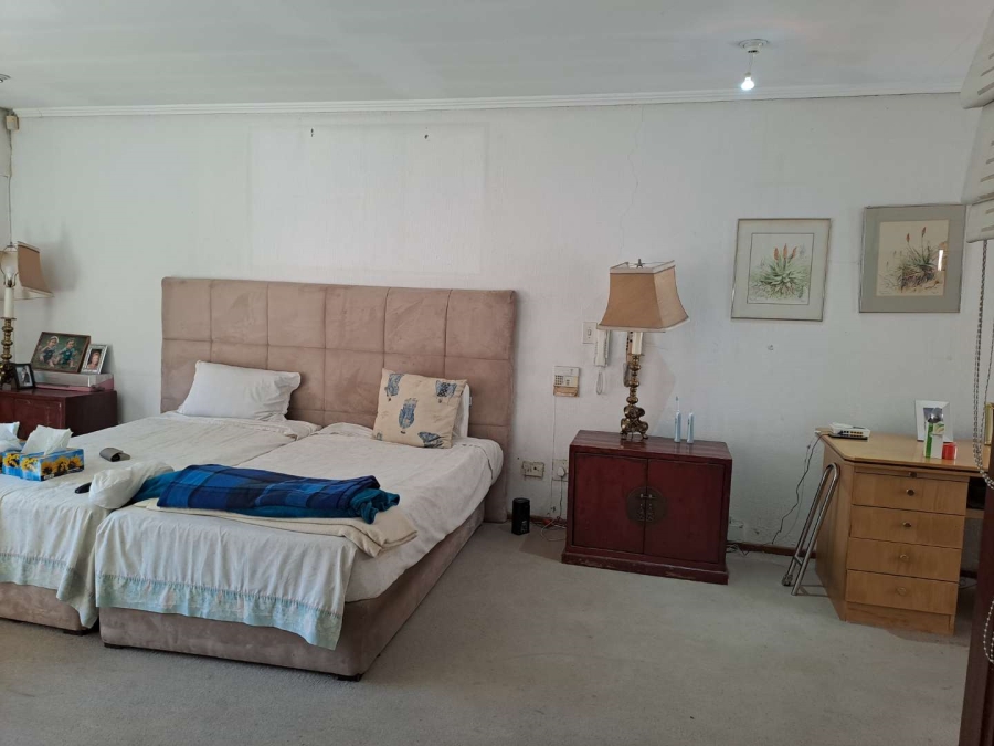 5 Bedroom Property for Sale in Orchards Gauteng