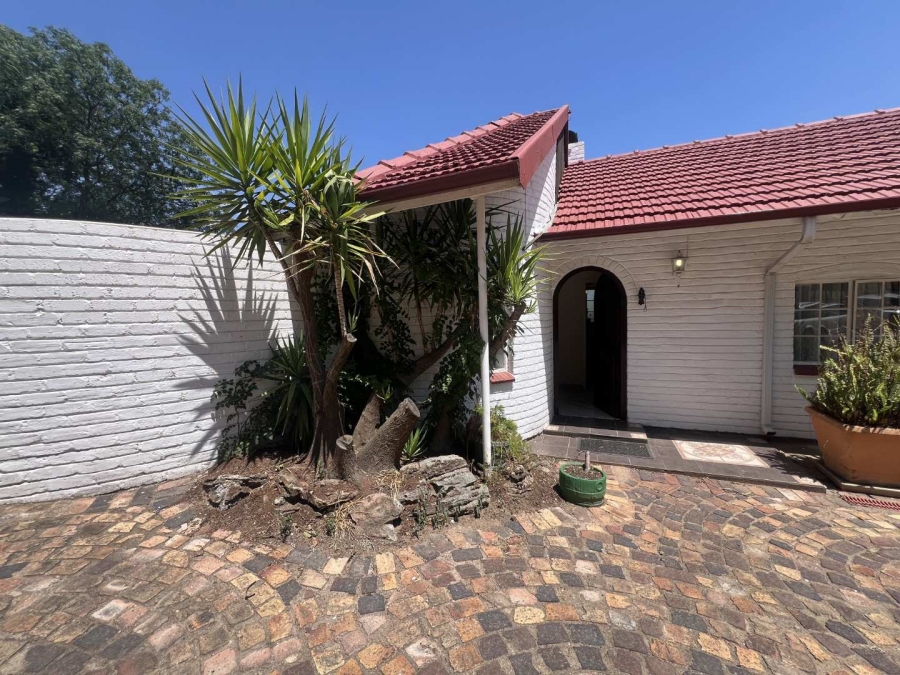 To Let 3 Bedroom Property for Rent in Bryanston Gauteng