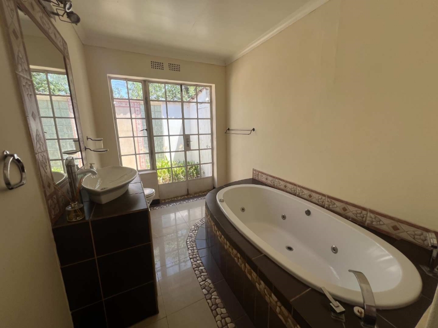 To Let 3 Bedroom Property for Rent in Bryanston Gauteng