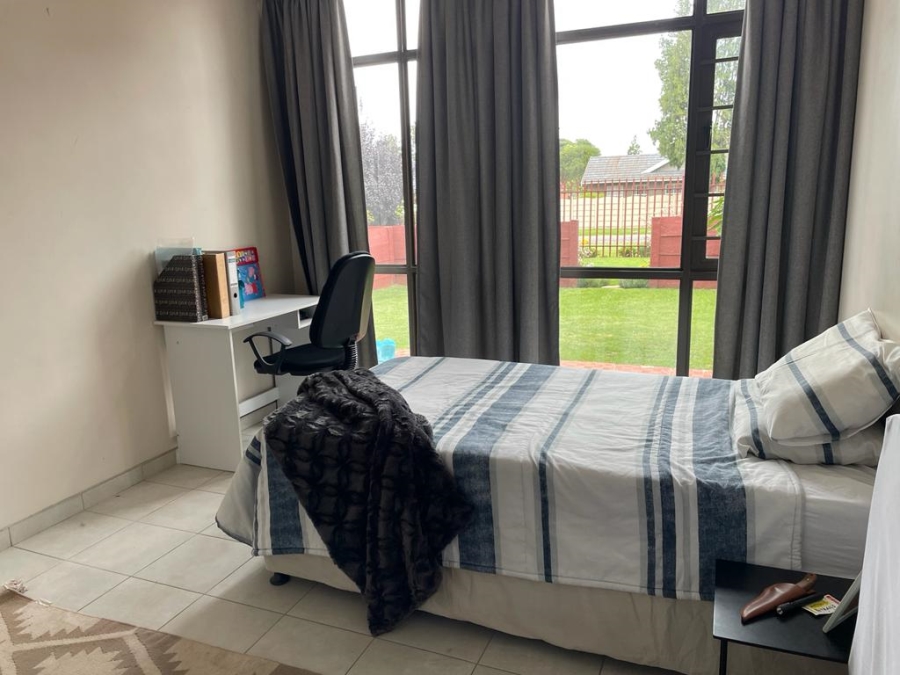 To Let 1 Bedroom Property for Rent in Croydon Gauteng