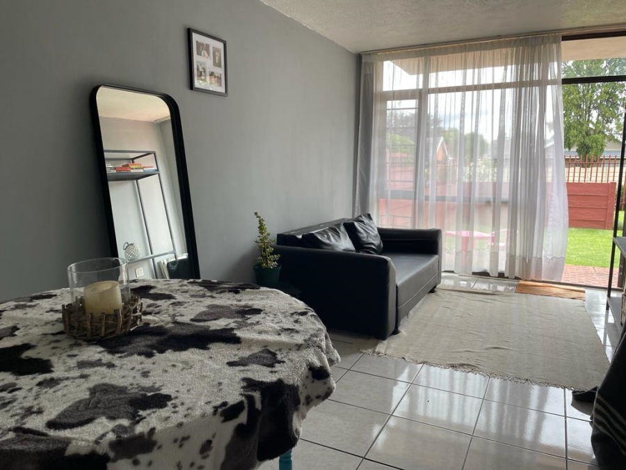 To Let 1 Bedroom Property for Rent in Croydon Gauteng