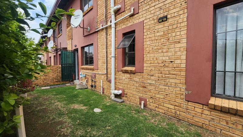 2 Bedroom Property for Sale in Brackendowns Gauteng