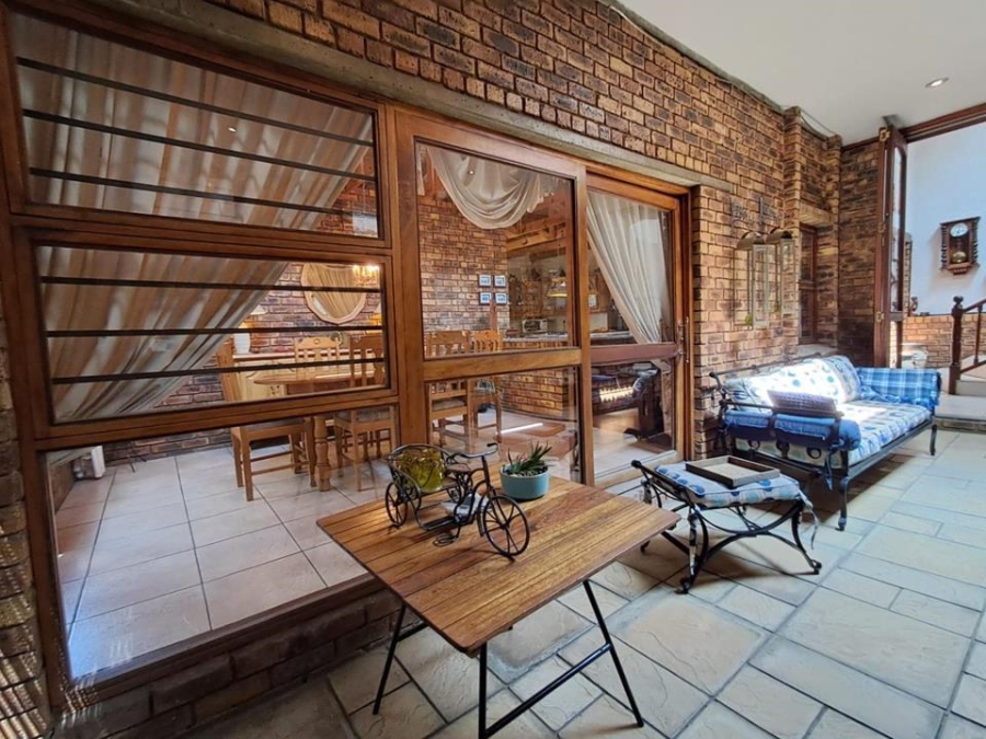 3 Bedroom Property for Sale in Mulbarton Gauteng