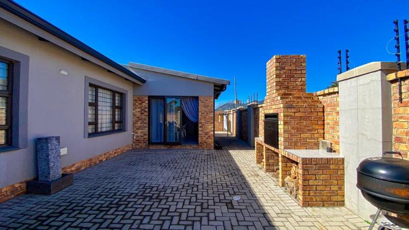 3 Bedroom Property for Sale in Brackenhurst Gauteng