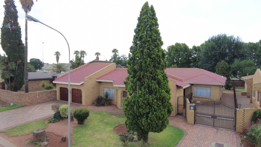 4 Bedroom Property for Sale in Bakerton Gauteng