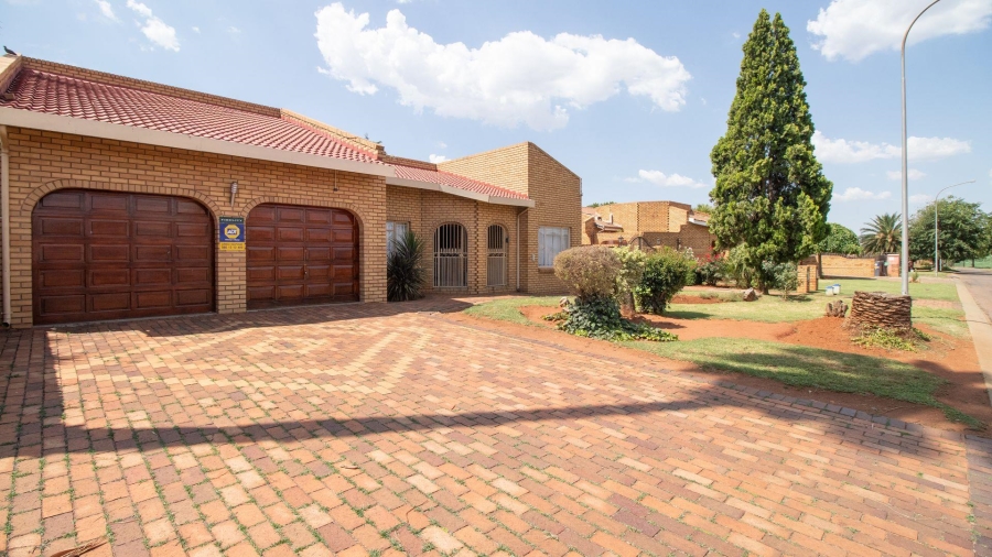 4 Bedroom Property for Sale in Bakerton Gauteng