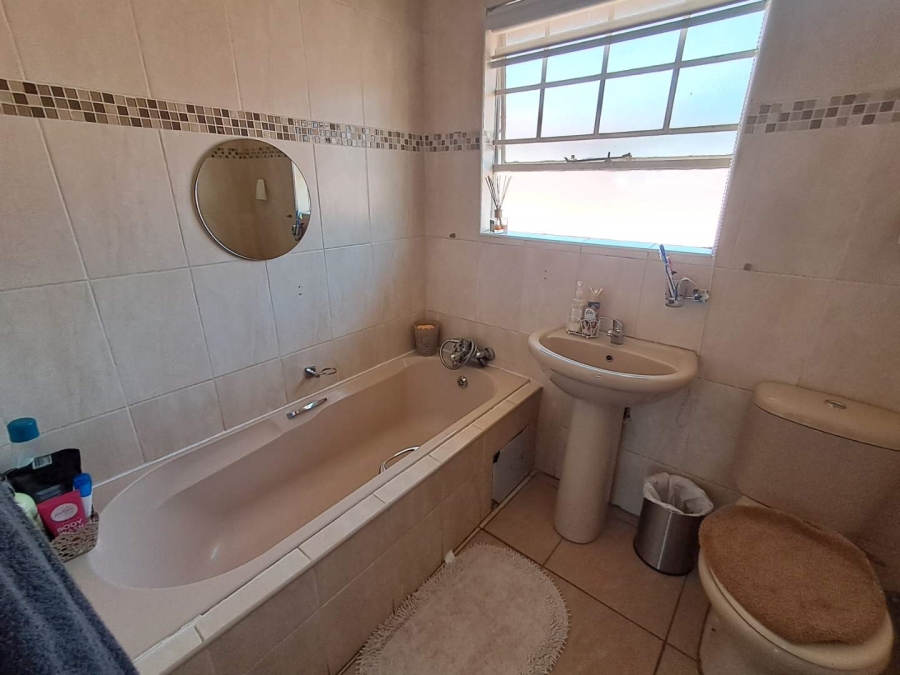 2 Bedroom Property for Sale in Meredale Gauteng