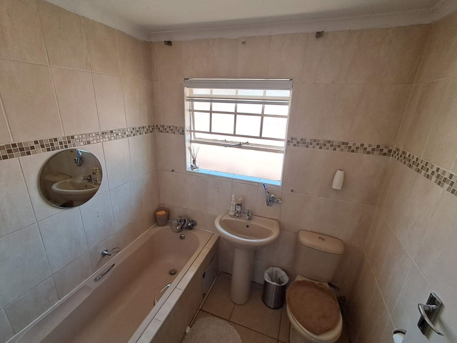 2 Bedroom Property for Sale in Meredale Gauteng