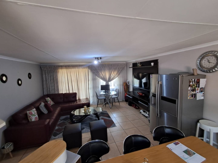 2 Bedroom Property for Sale in Meredale Gauteng