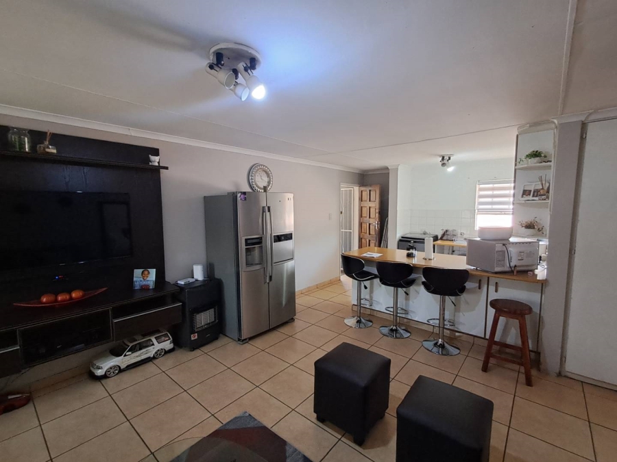 2 Bedroom Property for Sale in Meredale Gauteng