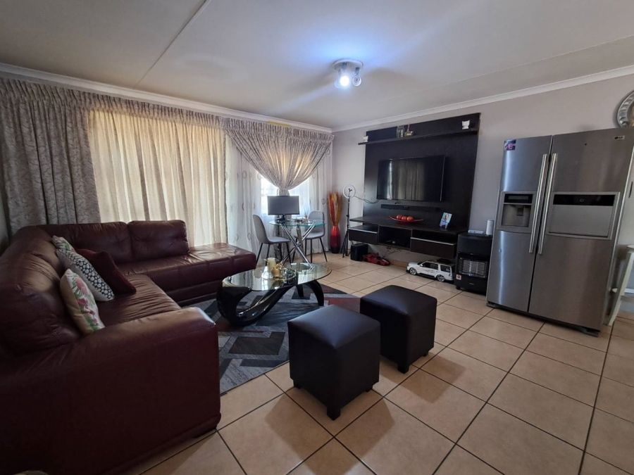 2 Bedroom Property for Sale in Meredale Gauteng