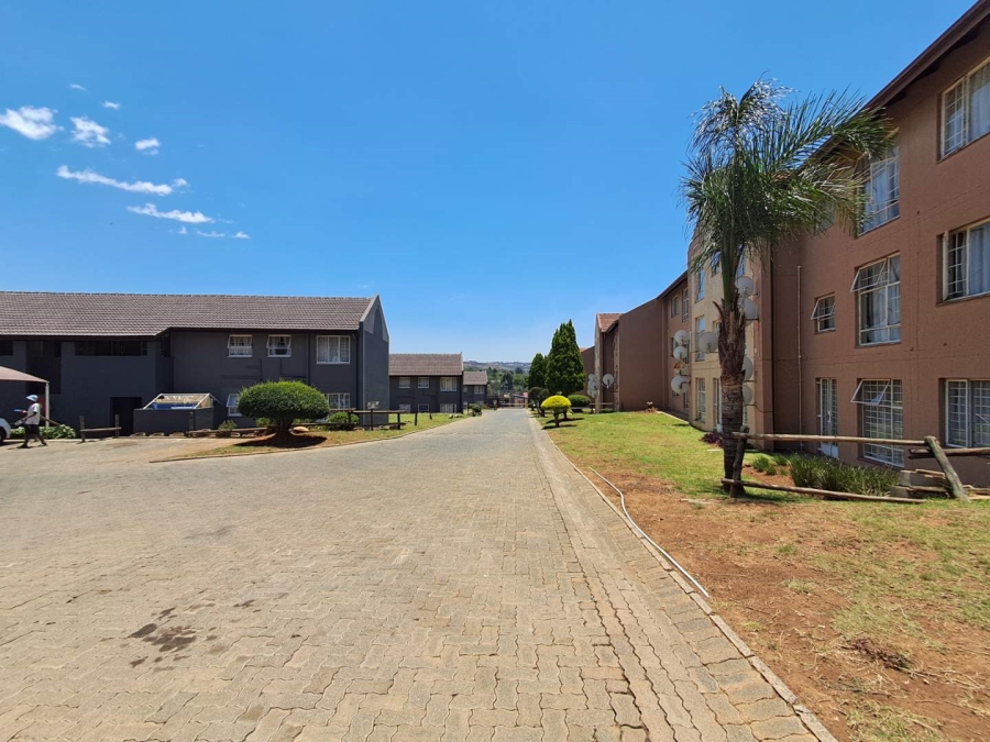 2 Bedroom Property for Sale in Meredale Gauteng