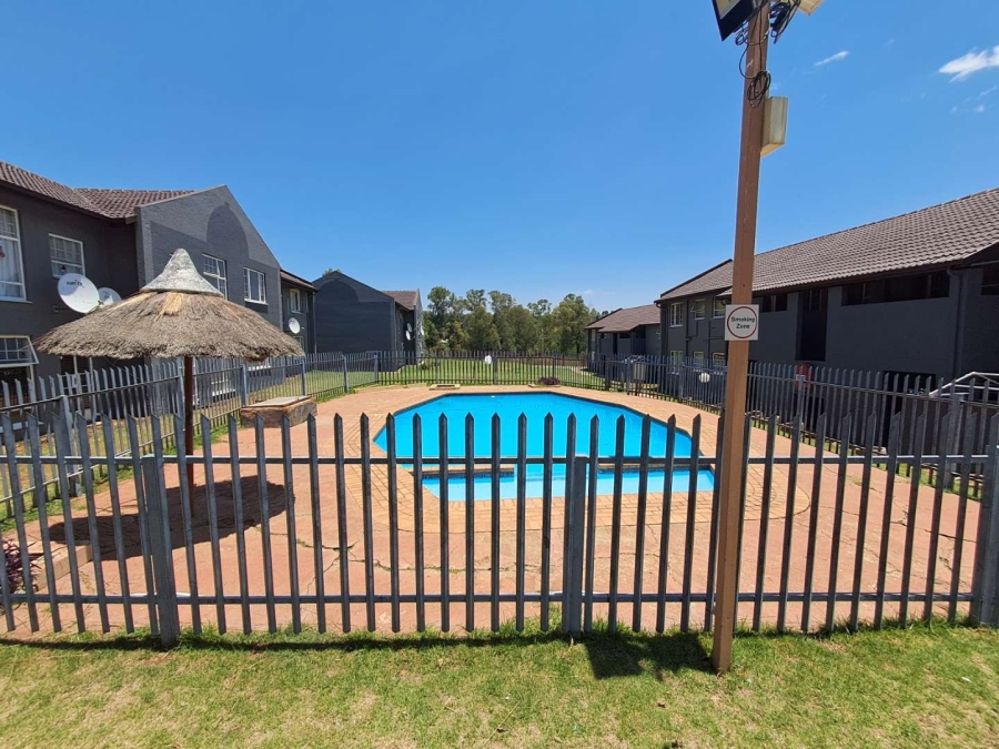 2 Bedroom Property for Sale in Meredale Gauteng