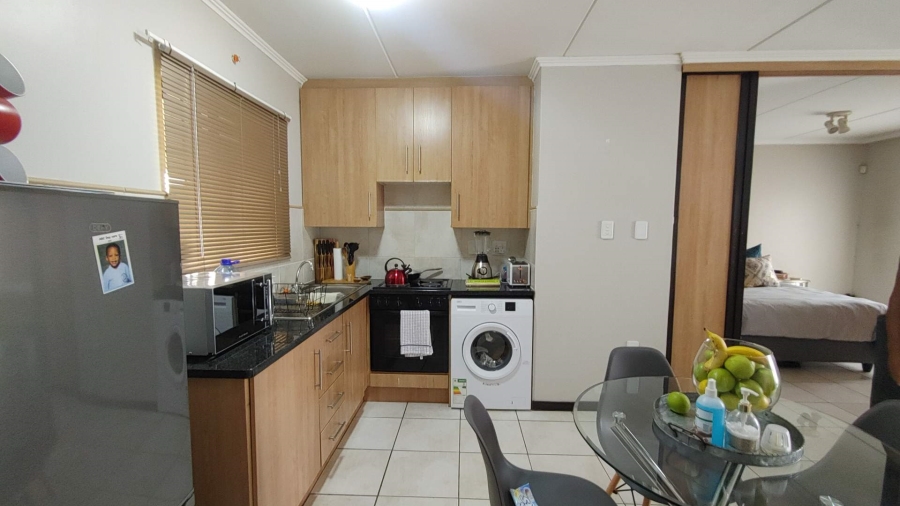 To Let 1 Bedroom Property for Rent in Kosmosdal Gauteng