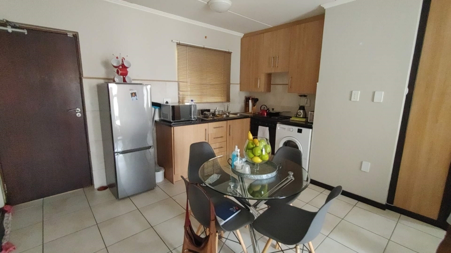 To Let 1 Bedroom Property for Rent in Kosmosdal Gauteng