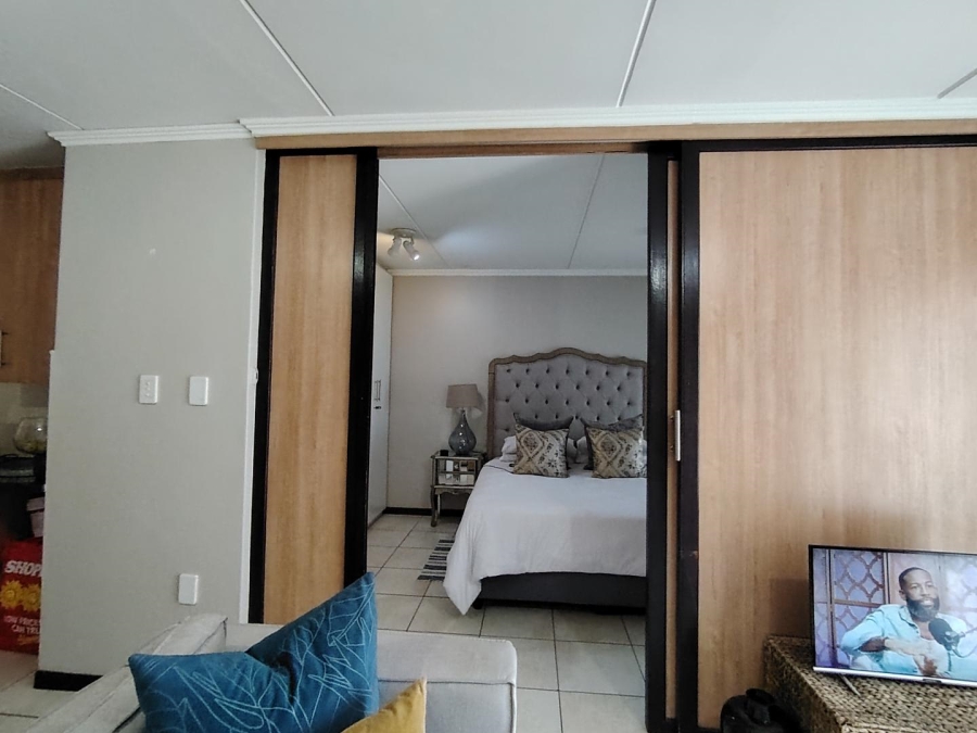 To Let 1 Bedroom Property for Rent in Kosmosdal Gauteng