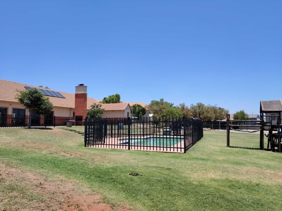 To Let 1 Bedroom Property for Rent in Kosmosdal Gauteng