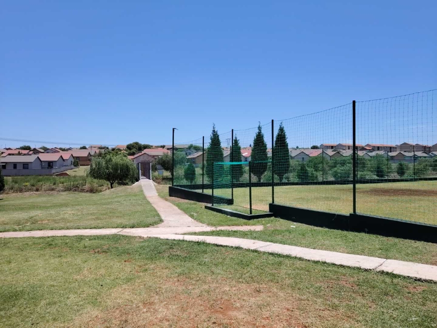 To Let 1 Bedroom Property for Rent in Kosmosdal Gauteng