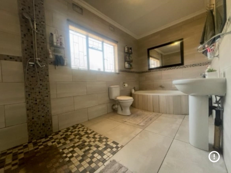 To Let 3 Bedroom Property for Rent in Klippoortjie A H Gauteng