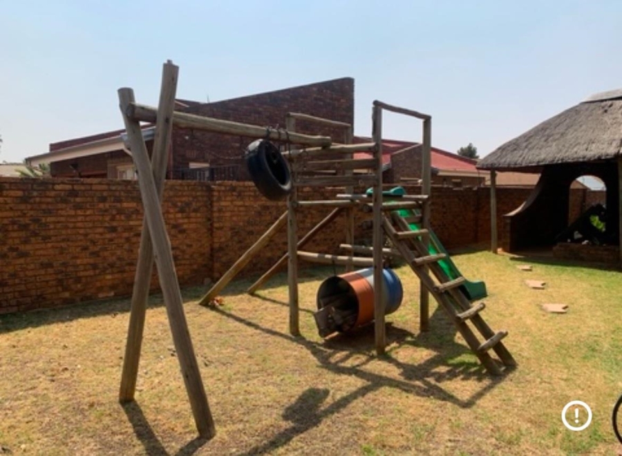 To Let 3 Bedroom Property for Rent in Klippoortjie A H Gauteng