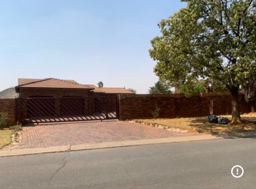 To Let 3 Bedroom Property for Rent in Klippoortjie A H Gauteng