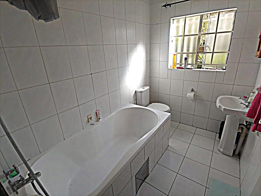 To Let 2 Bedroom Property for Rent in Gezina Gauteng