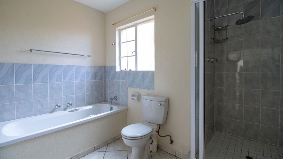 2 Bedroom Property for Sale in Goedeburg Gauteng