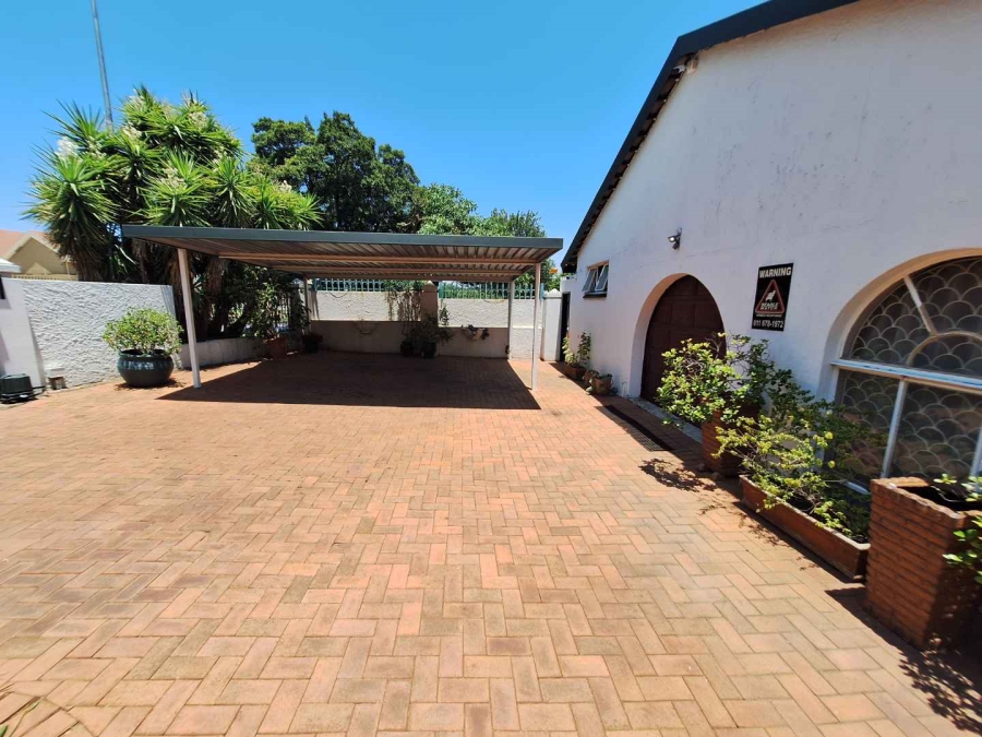 To Let 3 Bedroom Property for Rent in Northcliff Gauteng