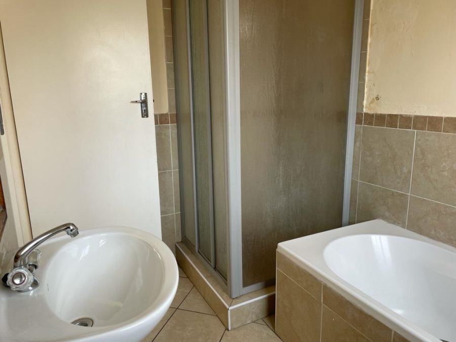 To Let 2 Bedroom Property for Rent in Noordwyk Gauteng