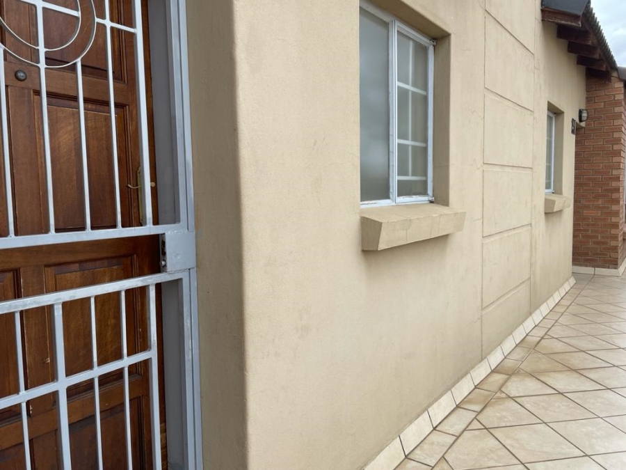 To Let 2 Bedroom Property for Rent in Noordwyk Gauteng