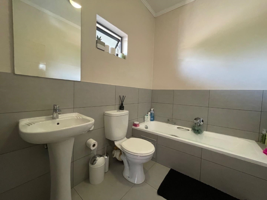 To Let 2 Bedroom Property for Rent in Jackal Creek Golf Estate Gauteng