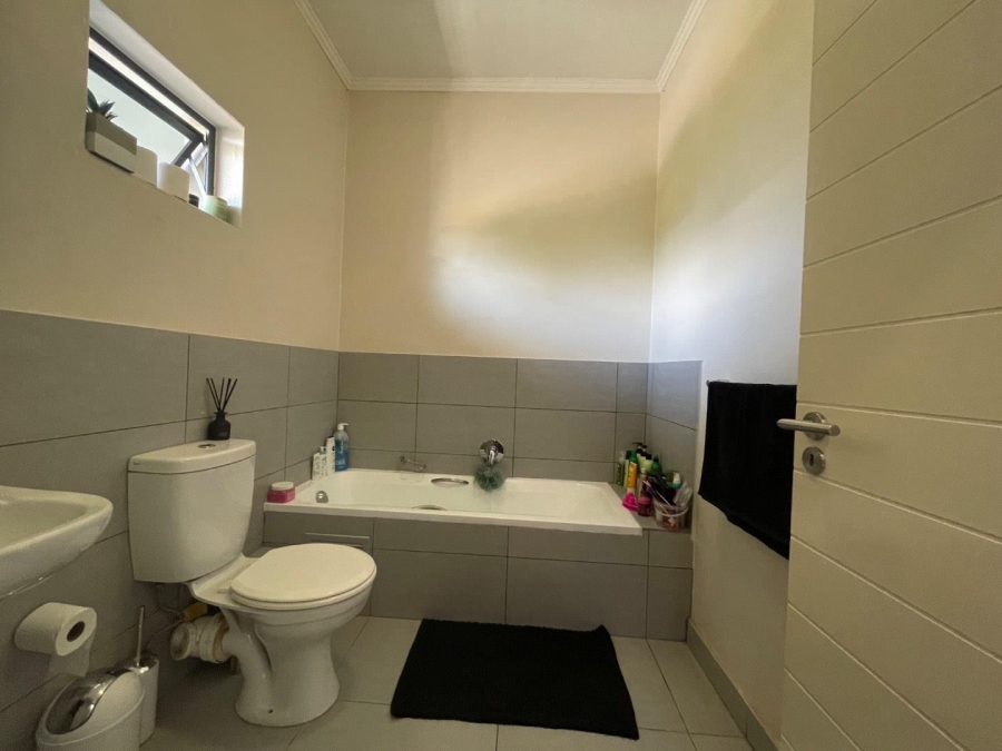 To Let 2 Bedroom Property for Rent in Jackal Creek Golf Estate Gauteng