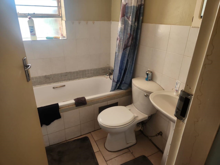 2 Bedroom Property for Sale in Die Hoewes Gauteng