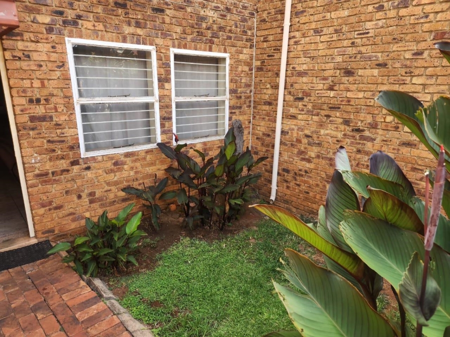 2 Bedroom Property for Sale in Die Hoewes Gauteng