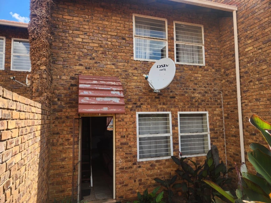 2 Bedroom Property for Sale in Die Hoewes Gauteng