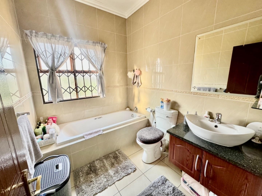 2 Bedroom Property for Sale in Bassonia Gauteng