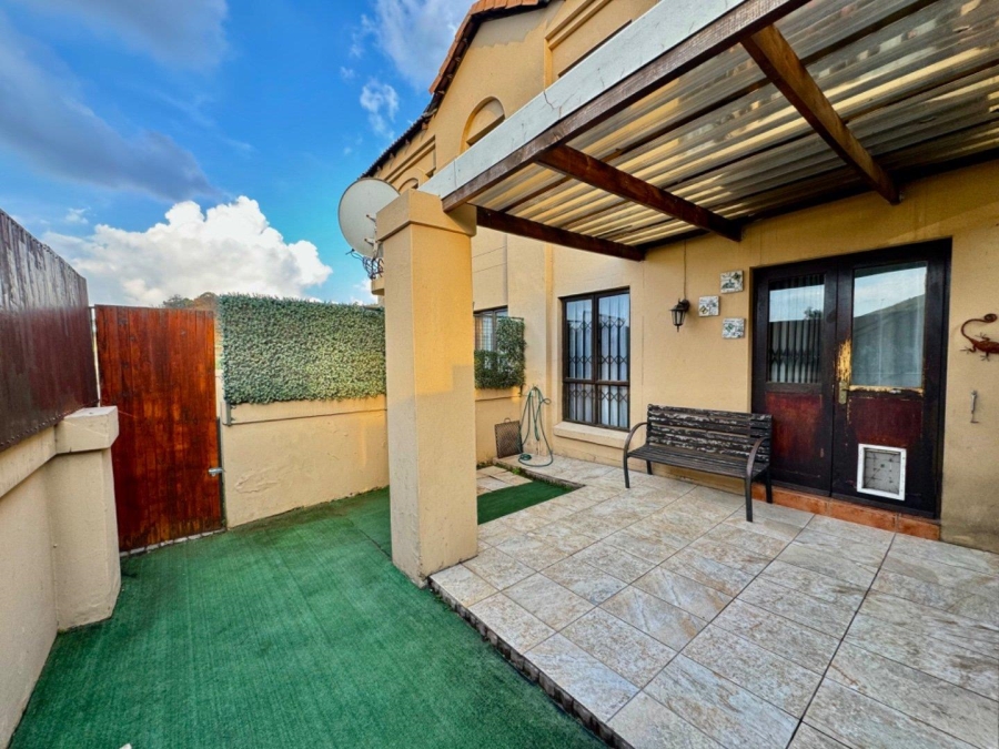 2 Bedroom Property for Sale in Bassonia Gauteng