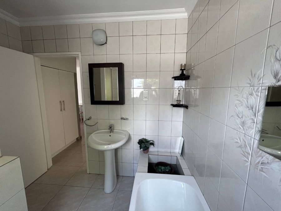 To Let 1 Bedroom Property for Rent in Sunninghill Gauteng