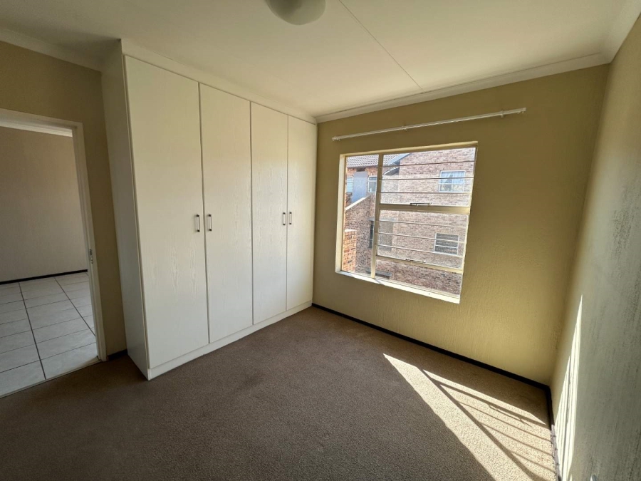 To Let 2 Bedroom Property for Rent in Honeypark Gauteng