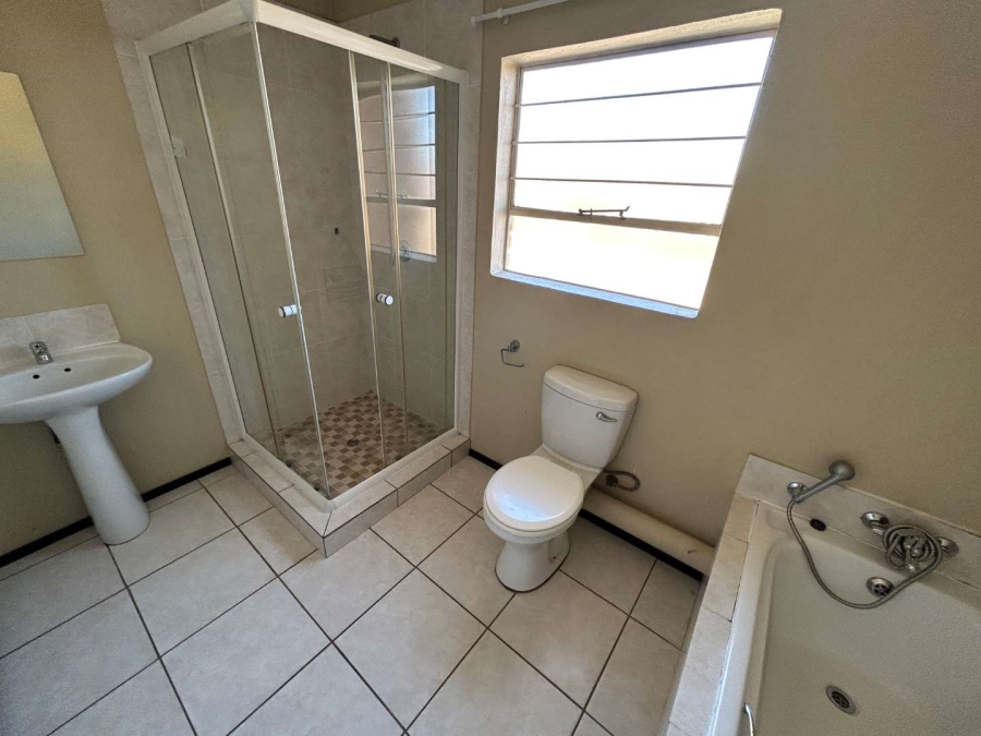 To Let 2 Bedroom Property for Rent in Honeypark Gauteng