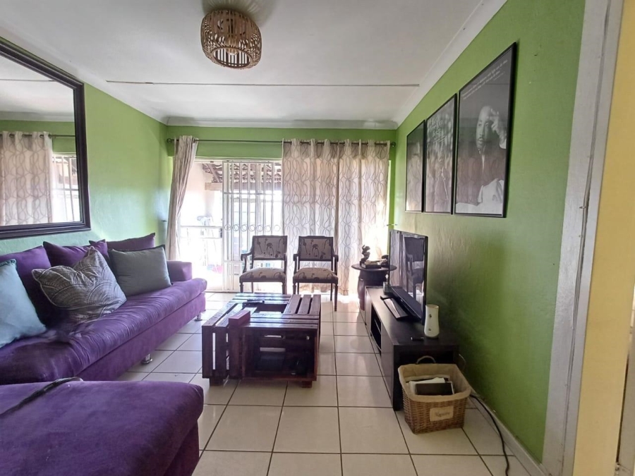 To Let 1 Bedroom Property for Rent in Fontainebleau Gauteng