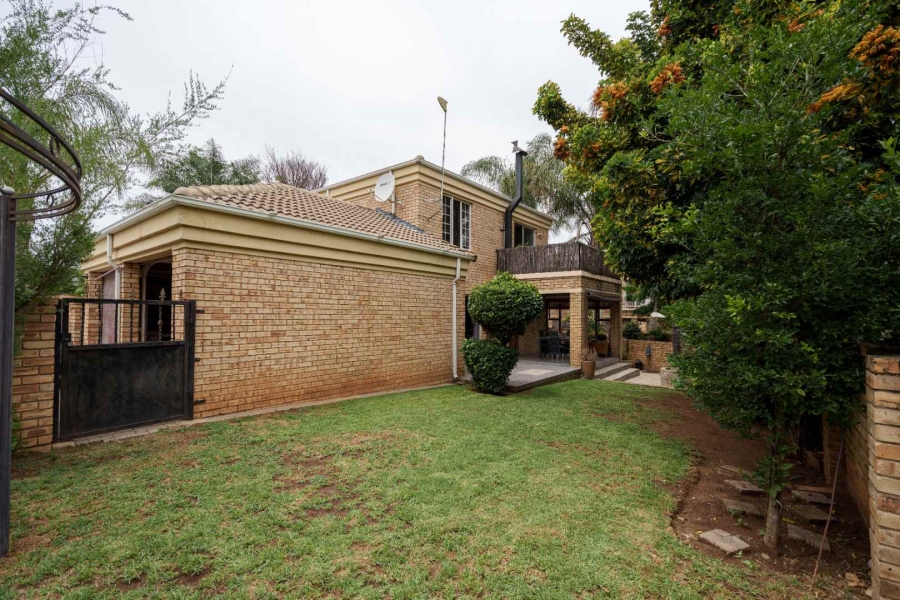 2 Bedroom Property for Sale in Honeydew Ridge Gauteng