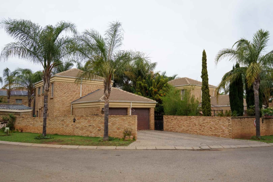 2 Bedroom Property for Sale in Honeydew Ridge Gauteng